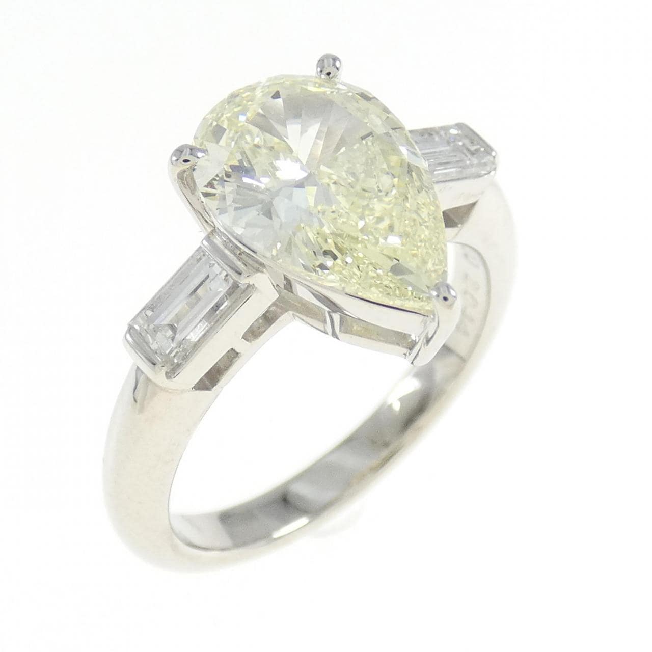 PT Diamond Ring 2.044CT VLY VS1 Pear Shape