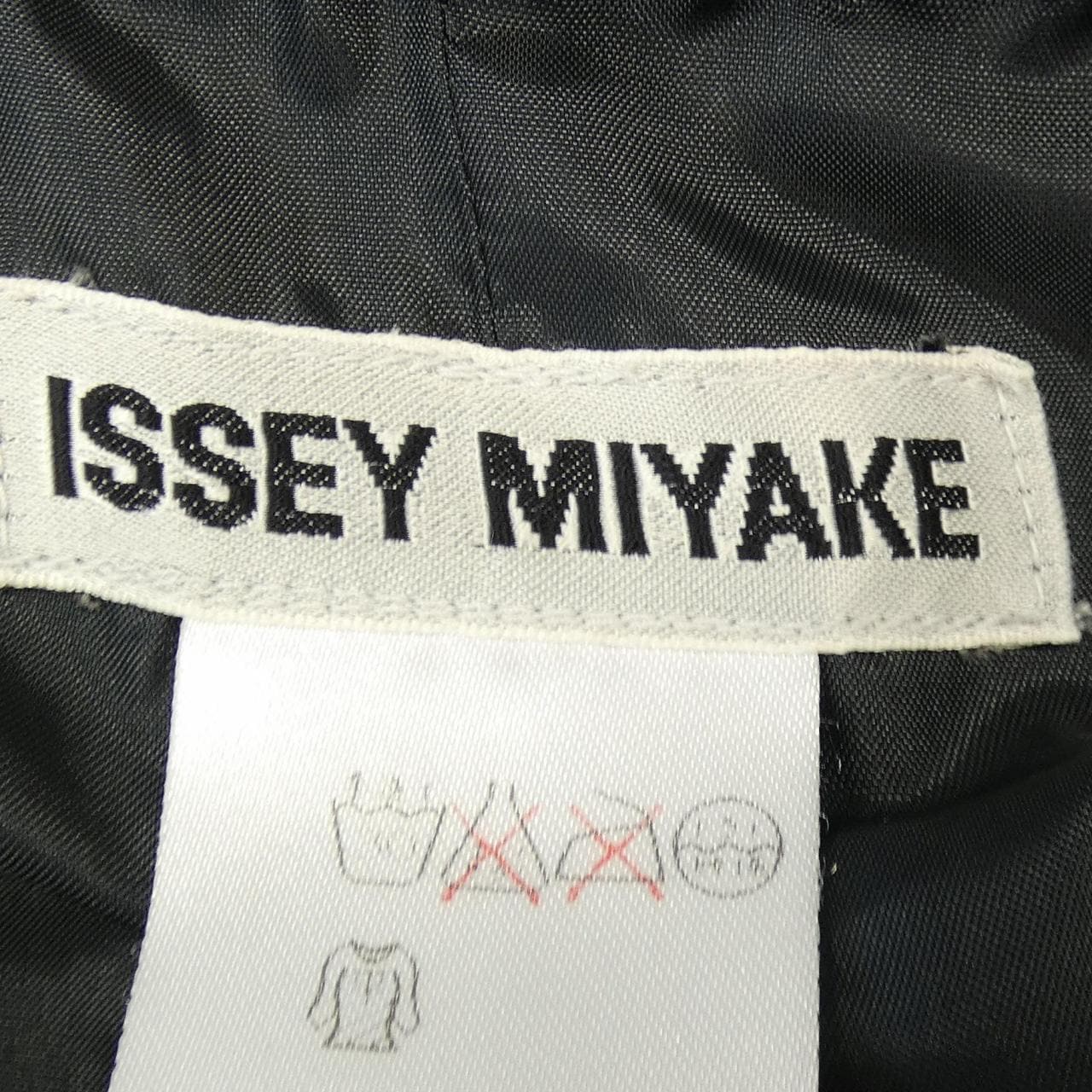 イッセイミヤケ ISSEY MIYAKE IM84-FA913 コート