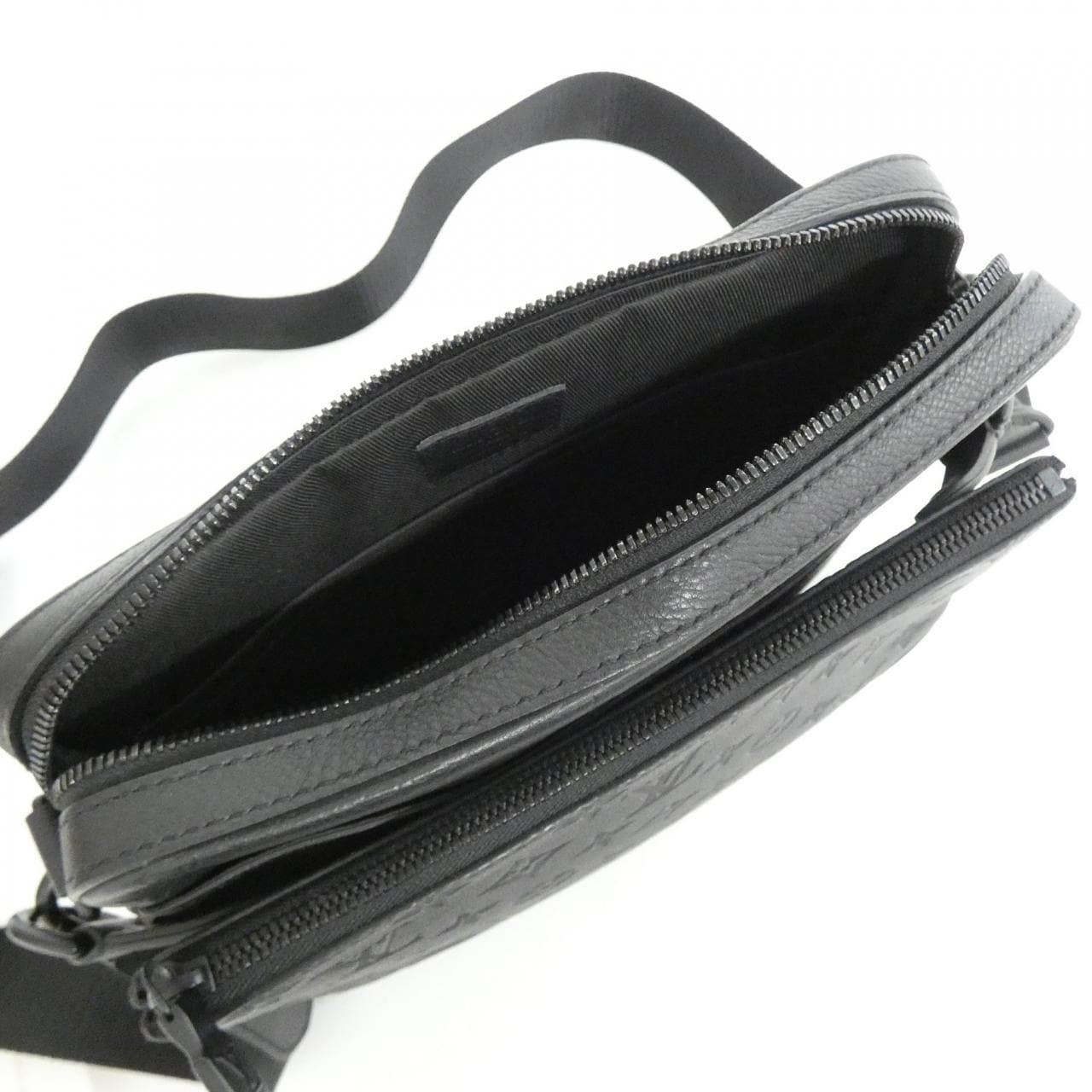 ルイヴィトン モノグラム シャドウ トリオ メッセンジャー M46602 ショルダーバッグ