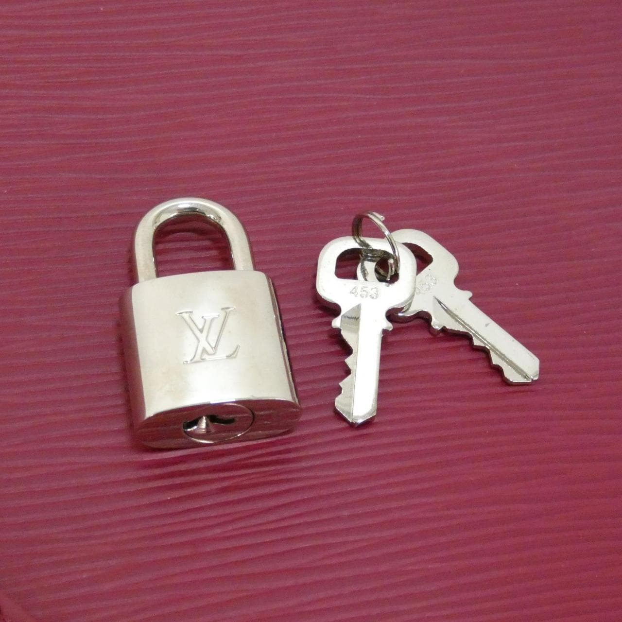 ルイヴィトン エピ アルマ MM M40857 バッグ