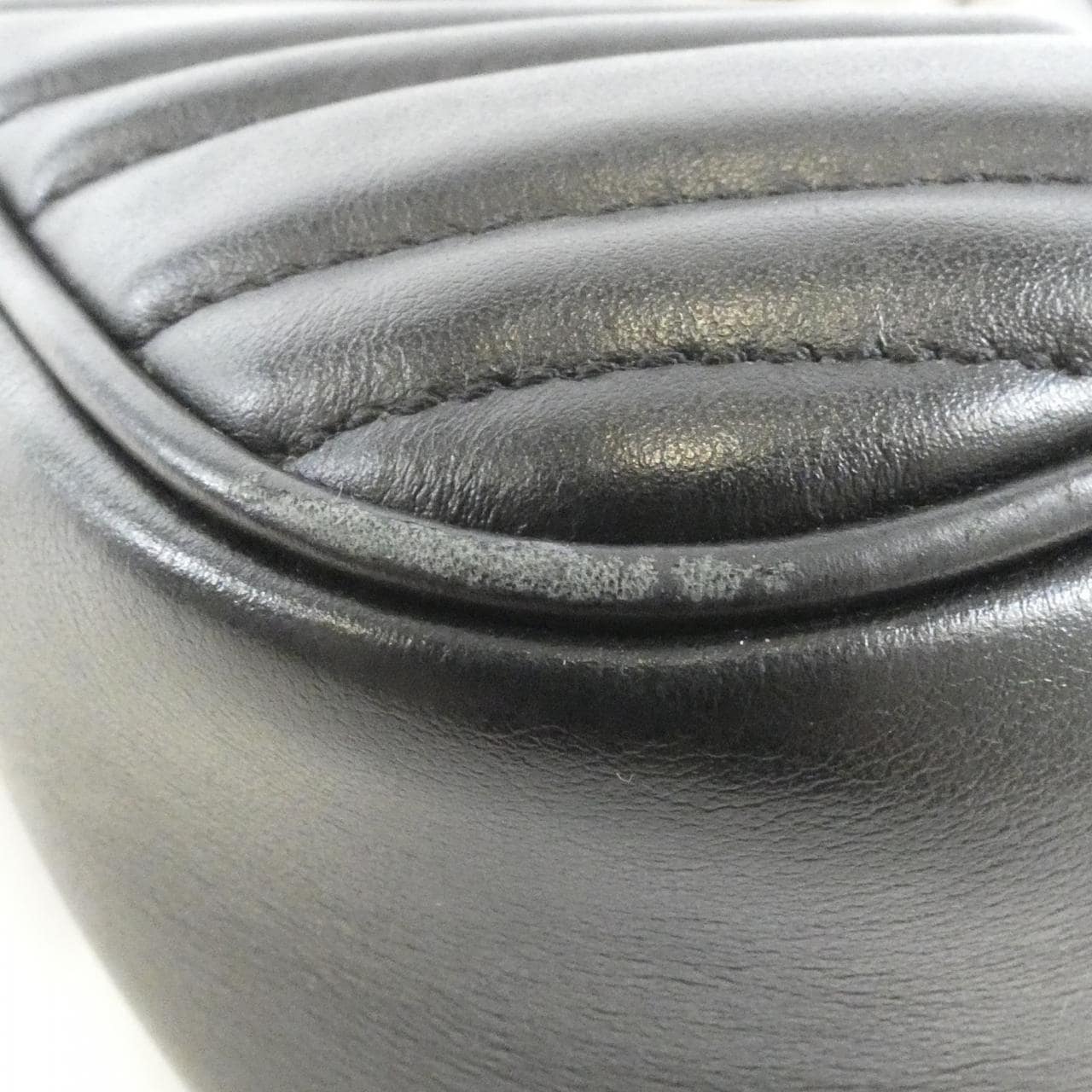 グッチ GG マーモント 447632 DTD1T ショルダーバッグ