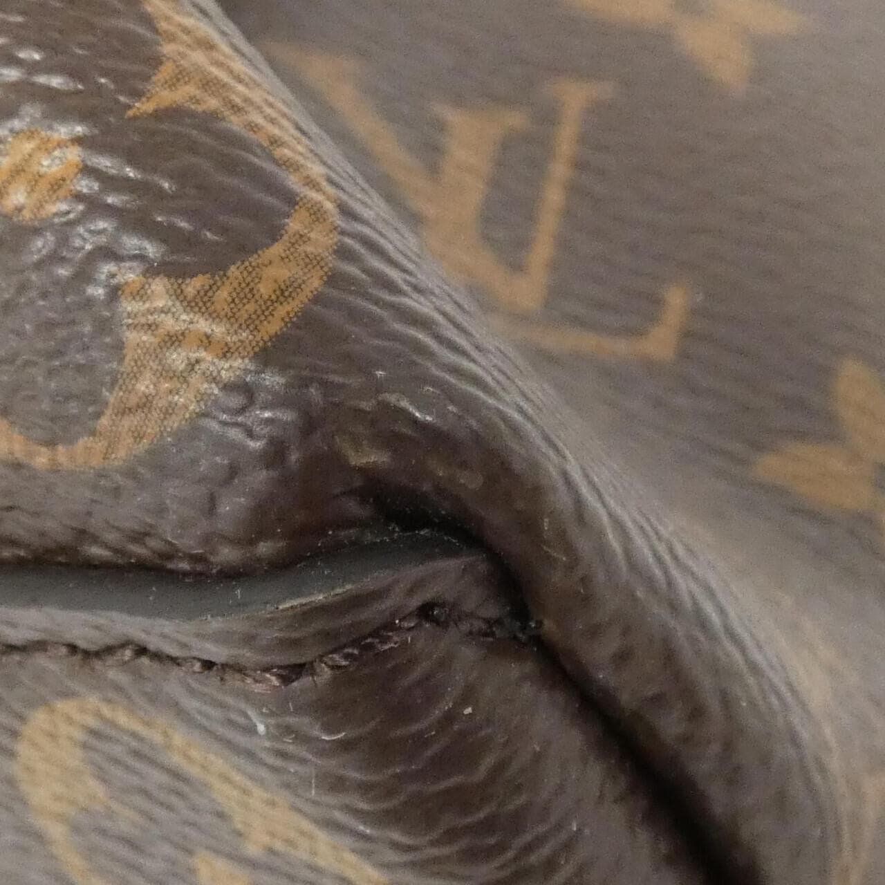 LOUIS VUITTON Monogram Rivoli MM M44546 包