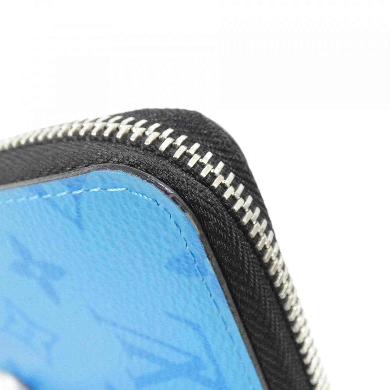 ルイヴィトン タイガ ラマ ジッピー ウォレット ヴェルティカル M30467 財布