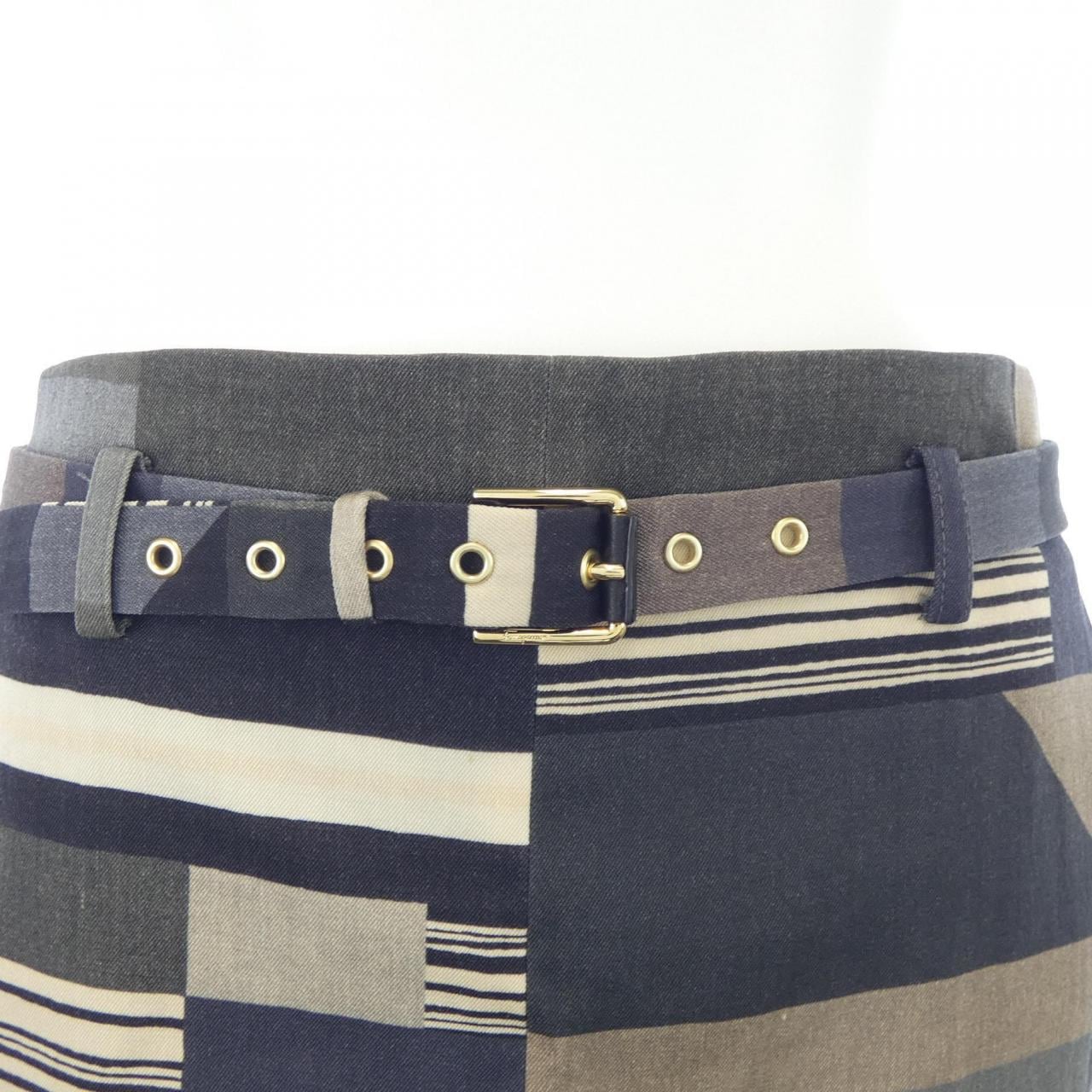 サルヴァトーレフェラガモ SALVATORE FERRAGAMO スカート