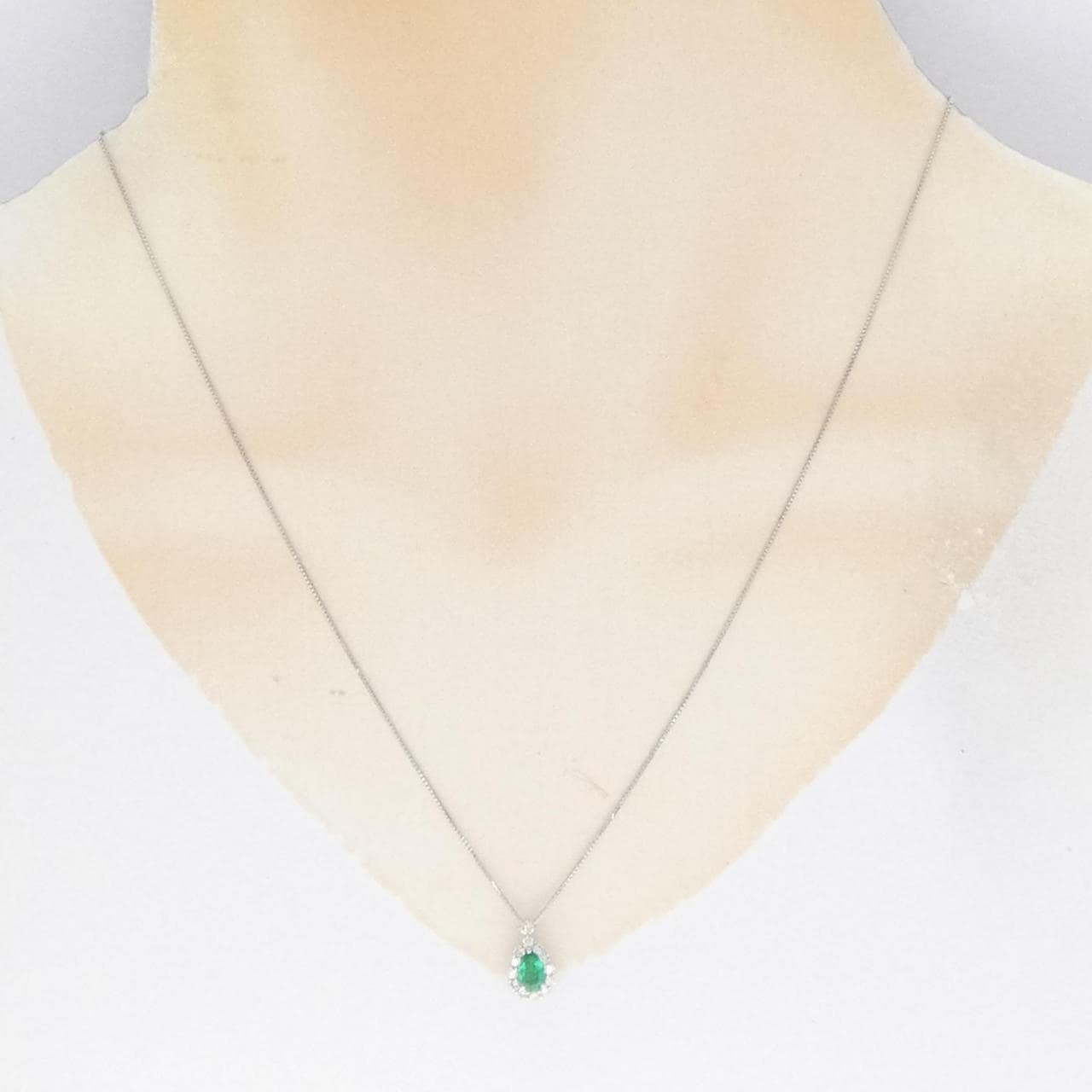 [BRAND NEW] PT Emerald Necklace 0.28CT