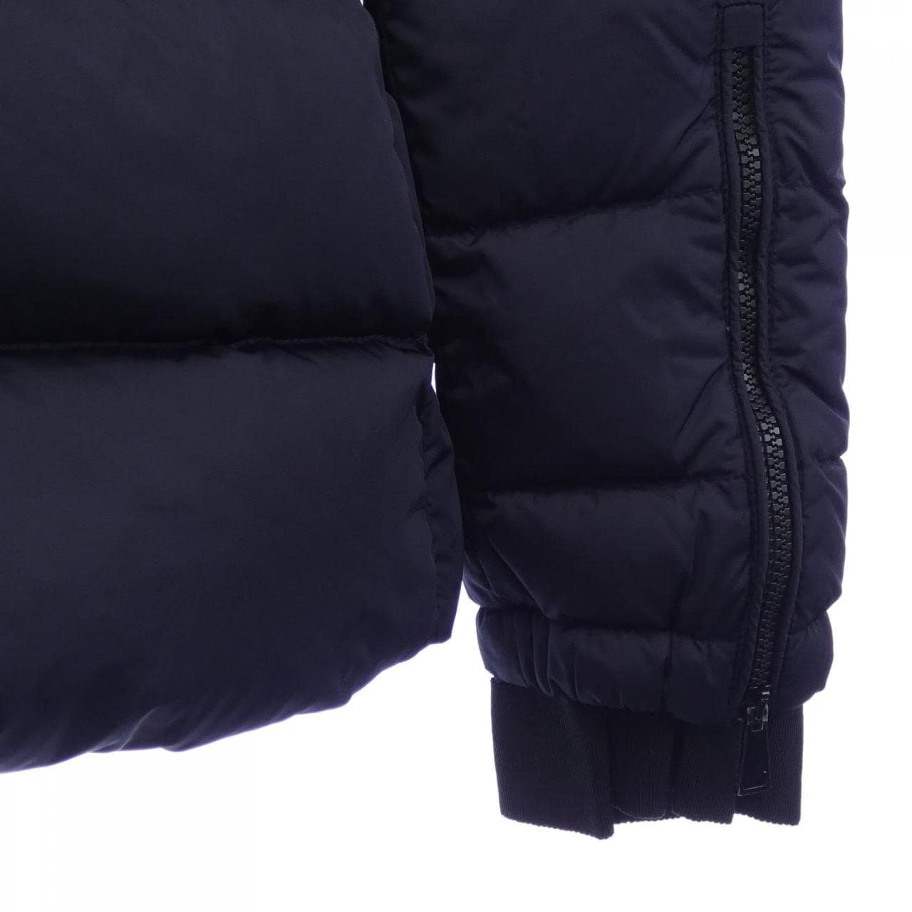 モンクレール MONCLER BETULA ダウンジャケット