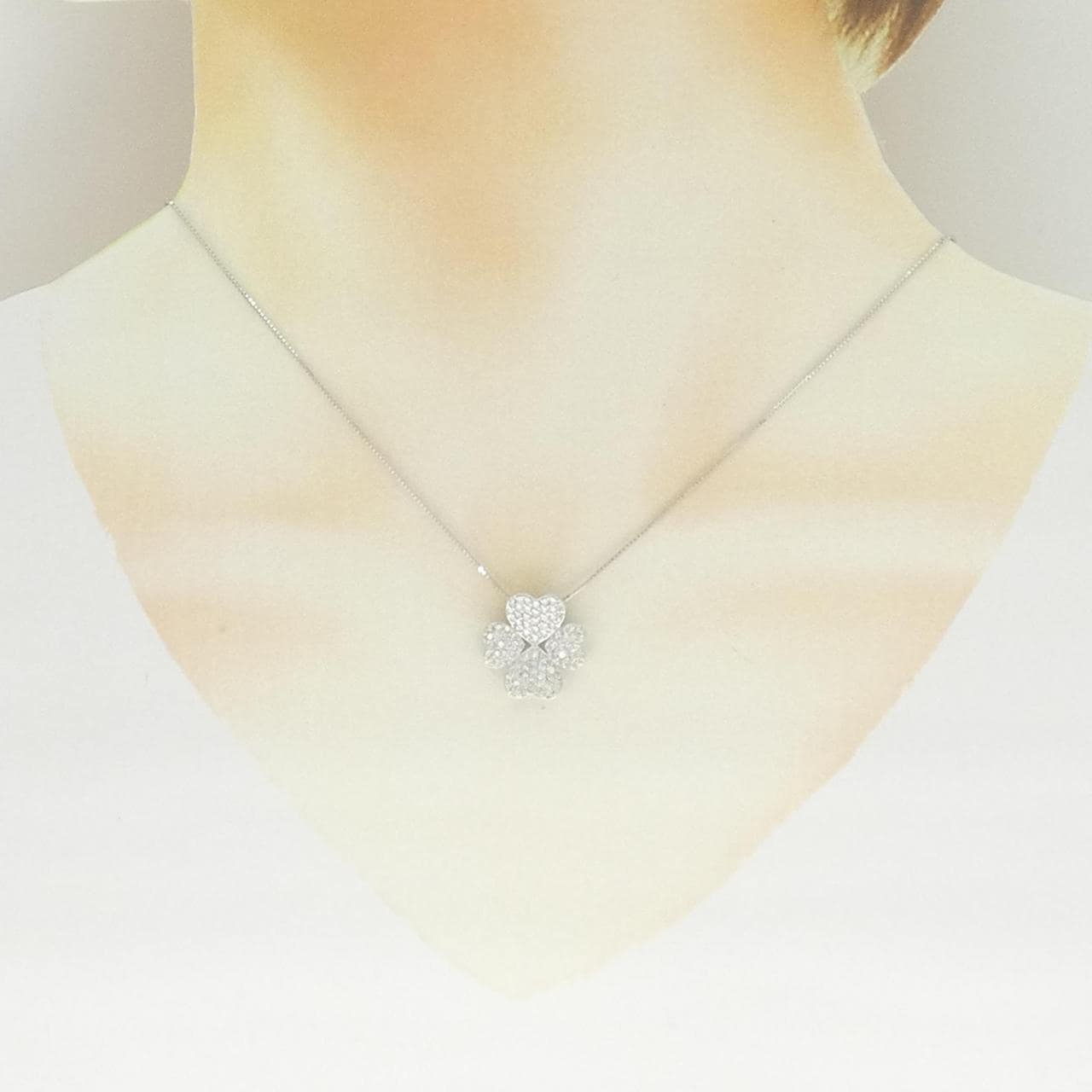 K18WG クローバー パヴェ ダイヤモンド ネックレス 0.70CT