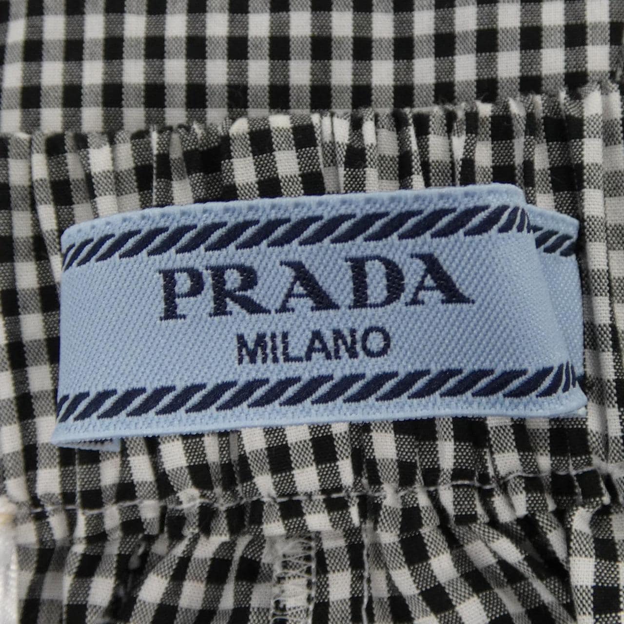 プラダ PRADA トライアングルロゴ P247G S221 109C ショートパンツ