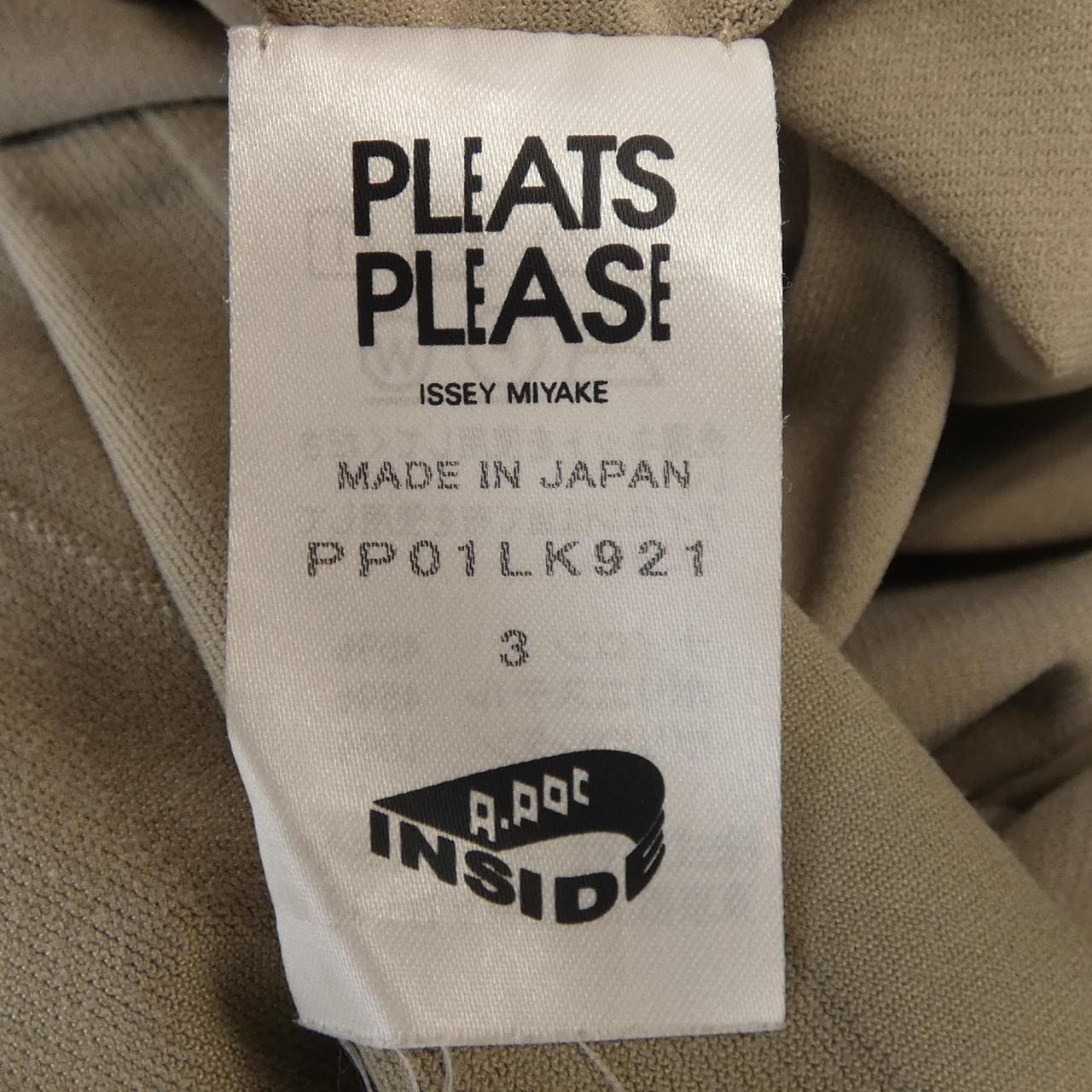 百褶PLEATS PLEASE上衣
