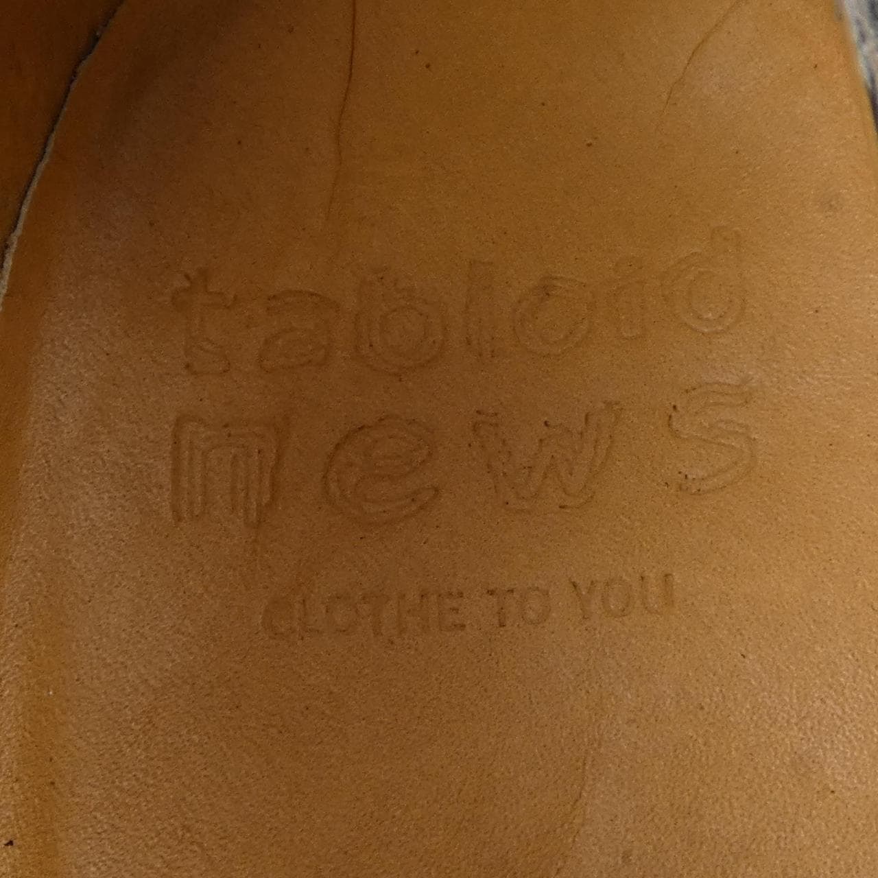 TABLOID NEWS シューズ