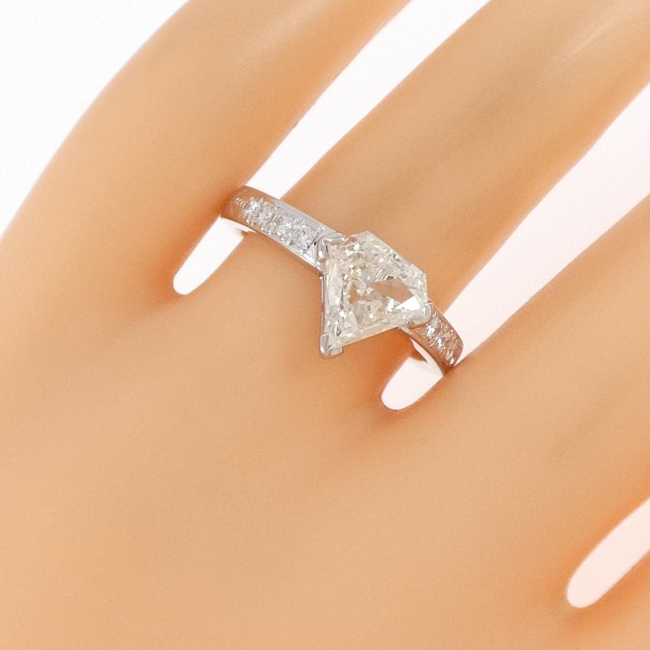 PT900 ダイヤモンド リング 1.17CT