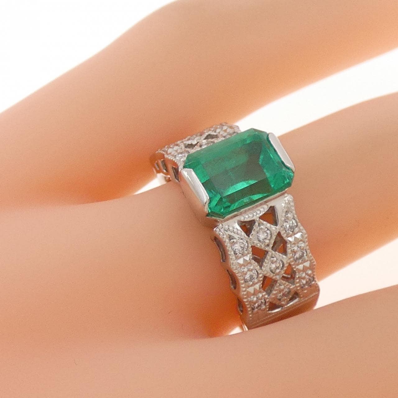 PT900 エメラルド リング 2.03CT
