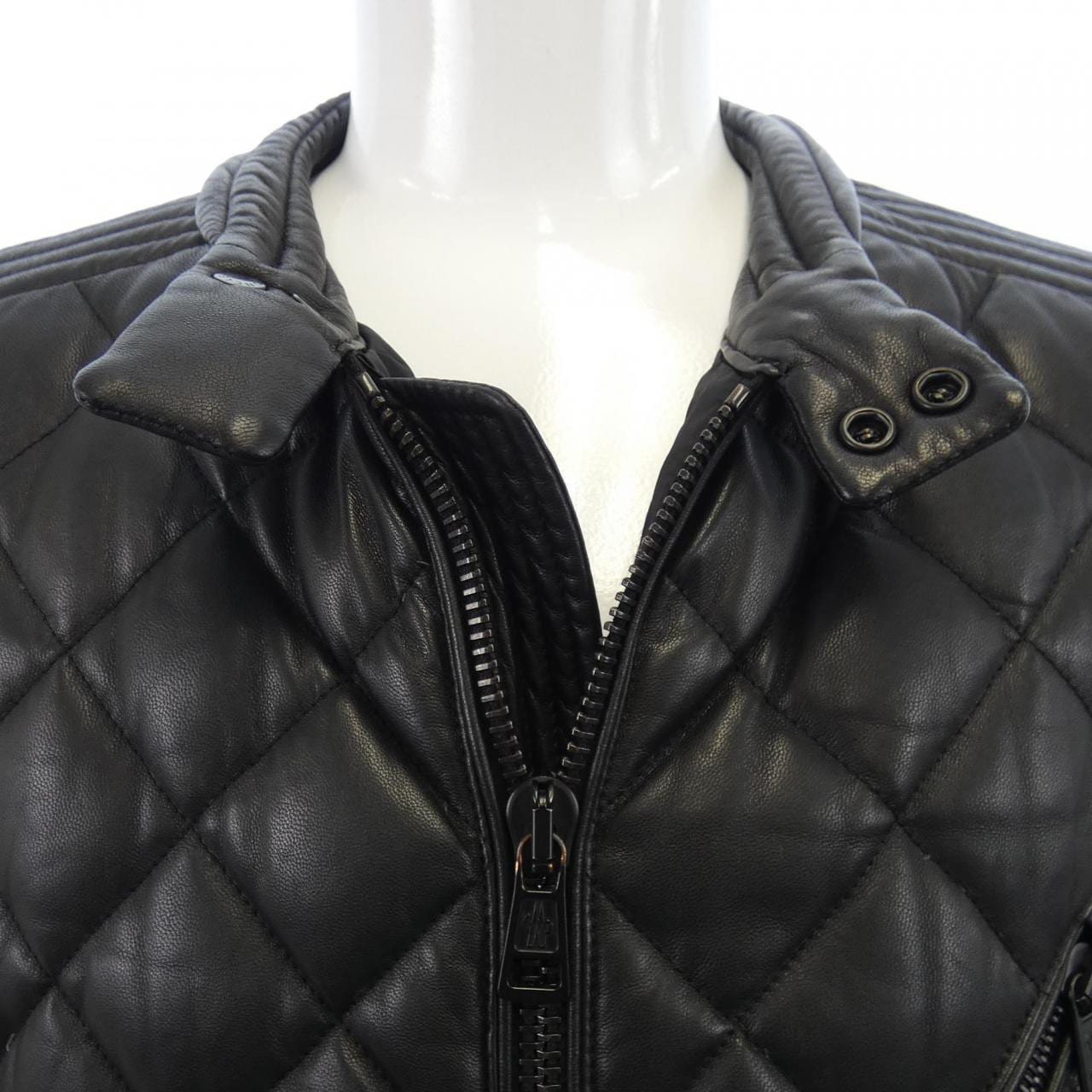 モンクレール MONCLER ダウンジャケット