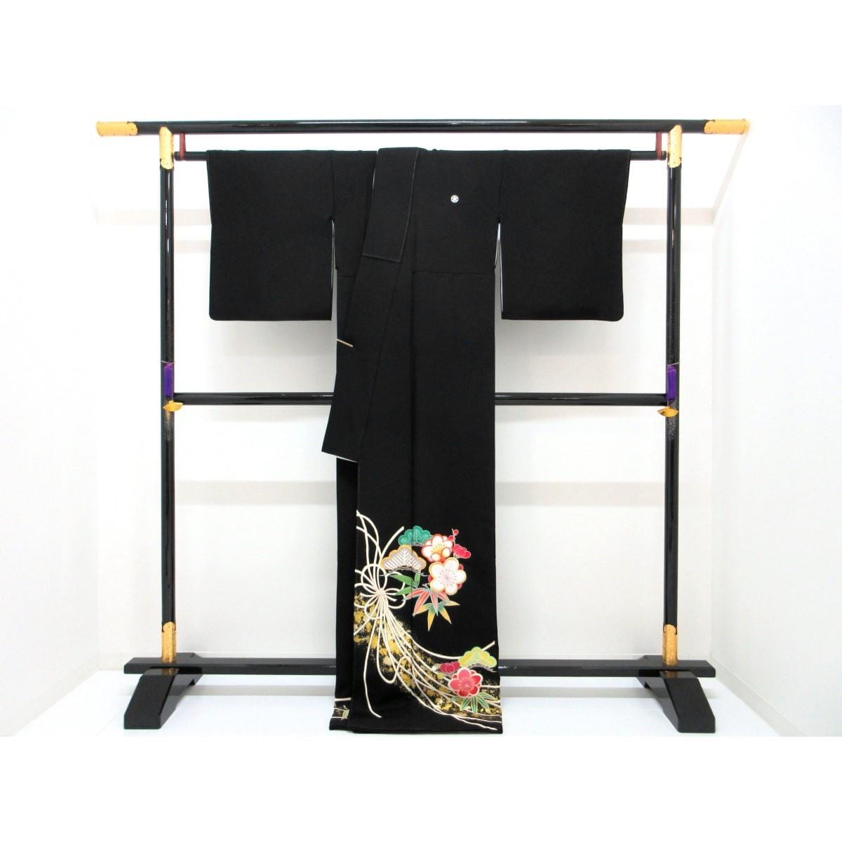 留袖　友禅金彩加工　刺繍入り　丸に橘