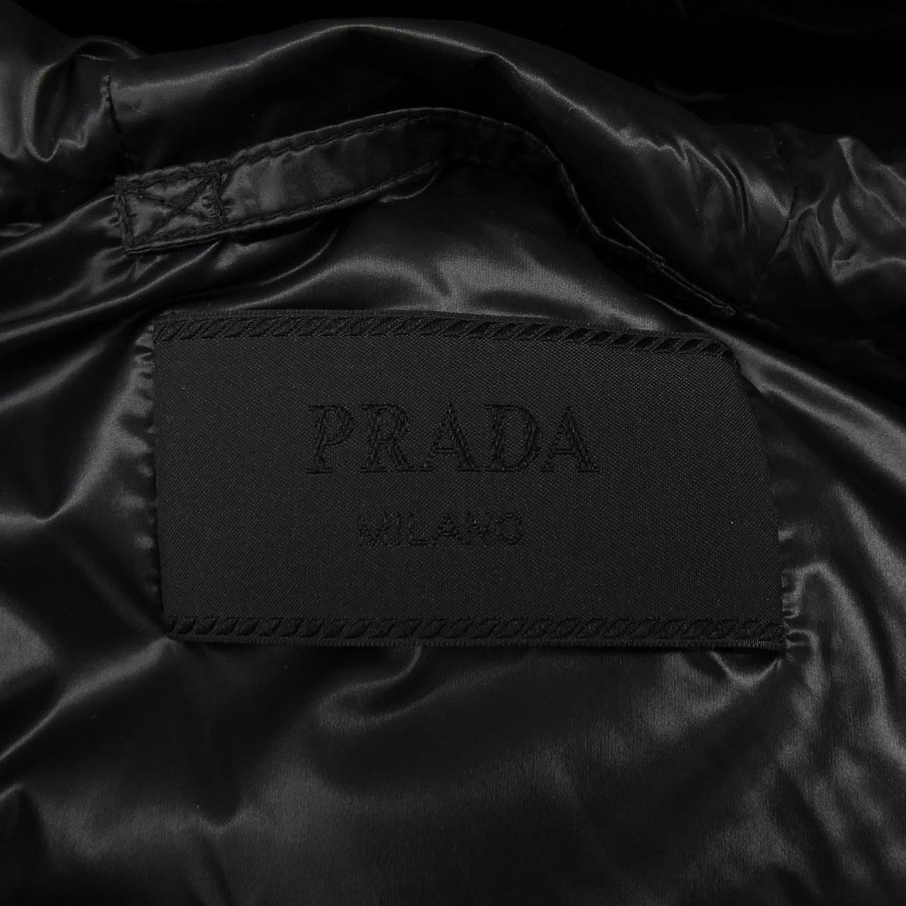 プラダ PRADA トライアングルロゴ SGA654 R142 AR0 ダウンジャケット