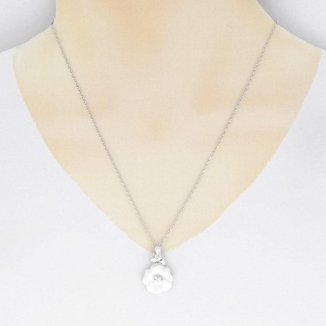 CHANEL camellia necklace