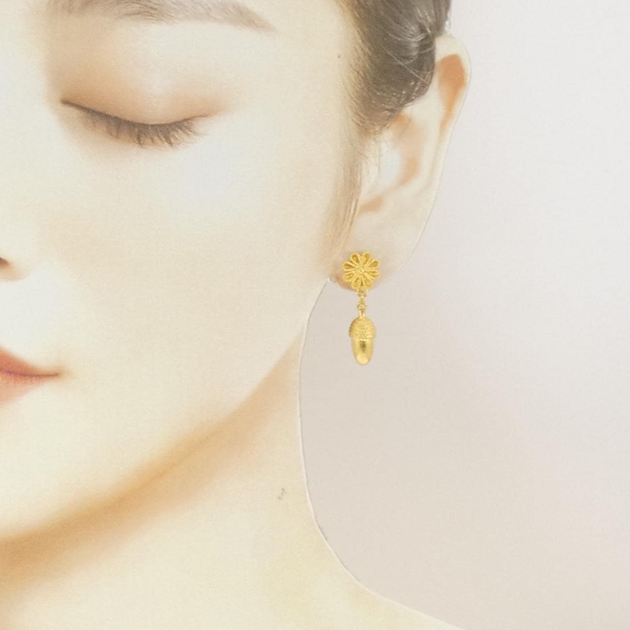 イリアス･ララウニス 750YG フラワー ピアス