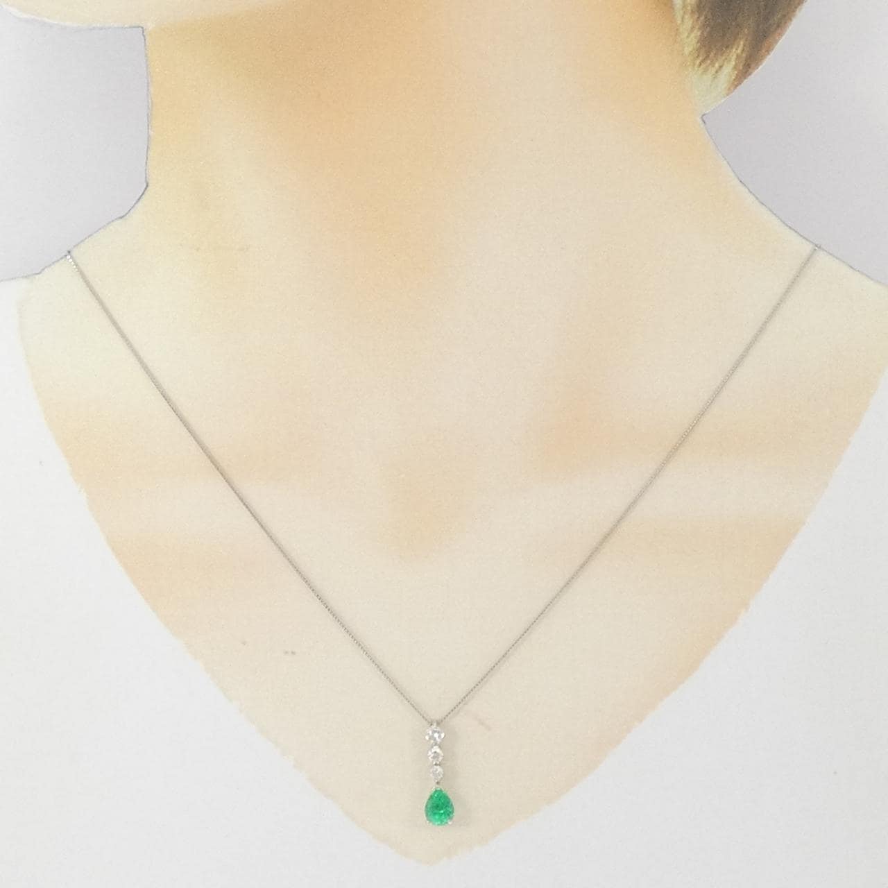 PT900/PT850 エメラルド ネックレス 0.81CT