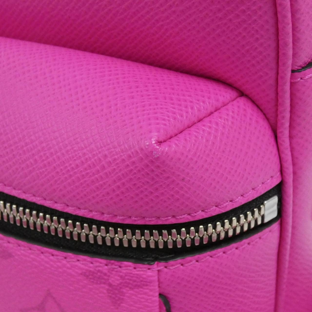 ルイヴィトン タイガ ラマ アウトドア メッセンジャー M30765 ショルダーバッグ