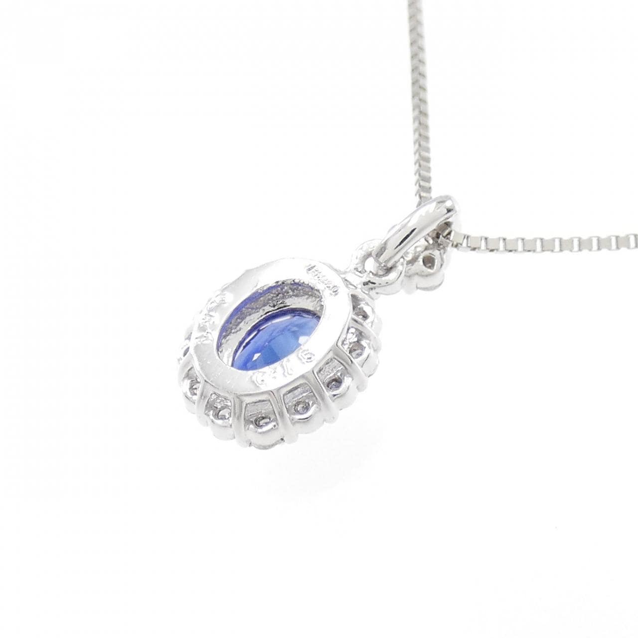 [BRAND NEW] PT Sapphire Necklace 0.47CT