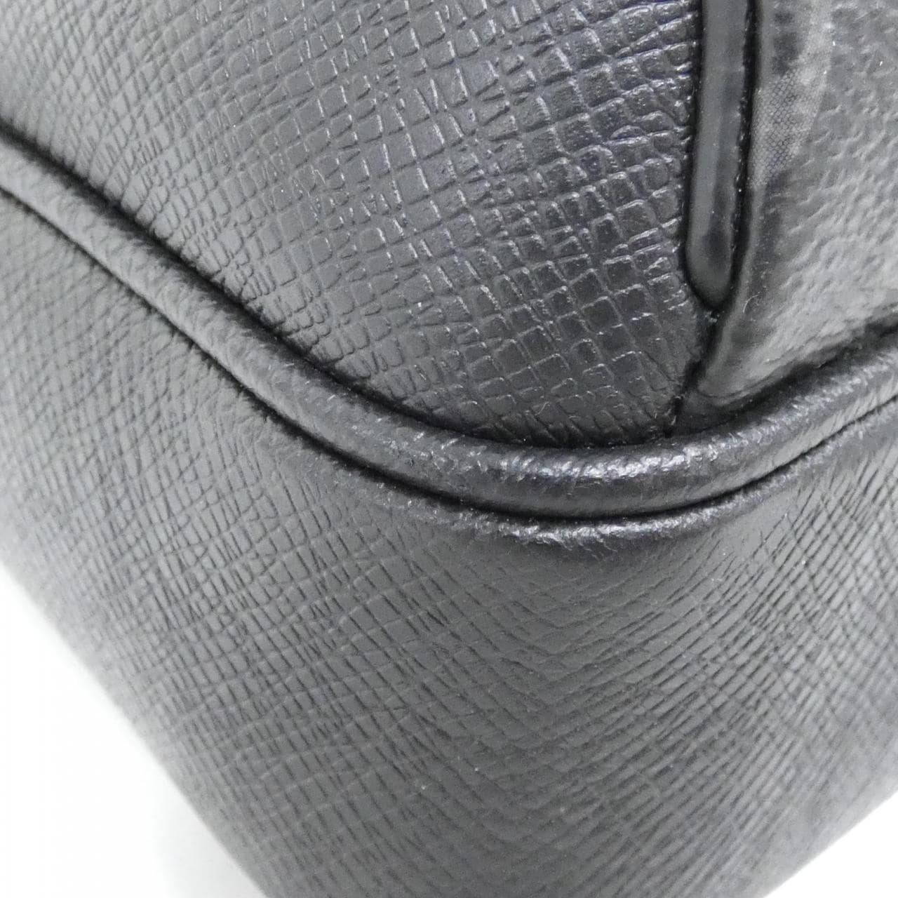 ルイヴィトン タイガ ラマ アウトドア メッセンジャー PM M30233 ショルダーバッグ