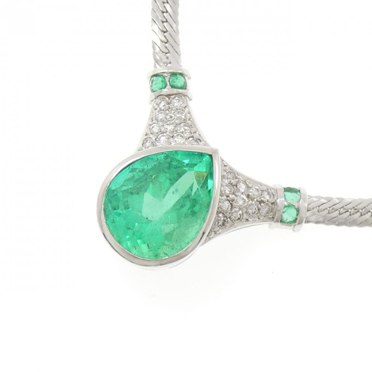 PT900/PT850 エメラルド ネックレス 5.79CT