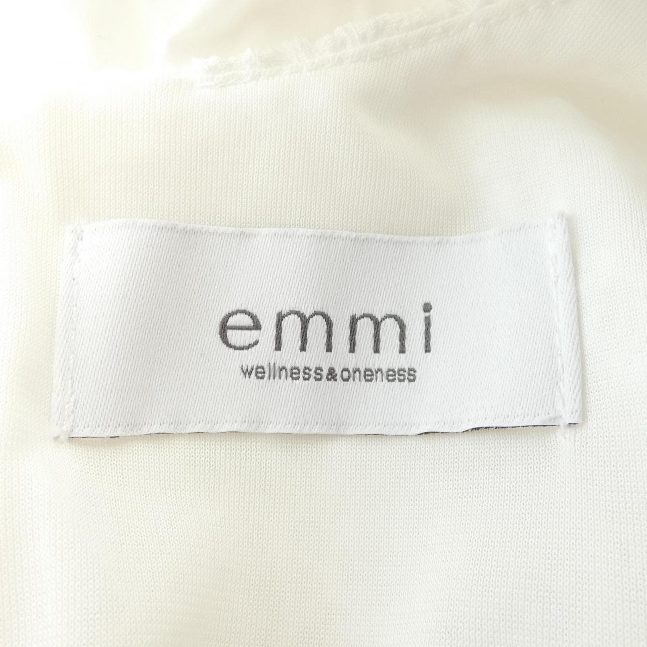 エミ emmi ワンピース