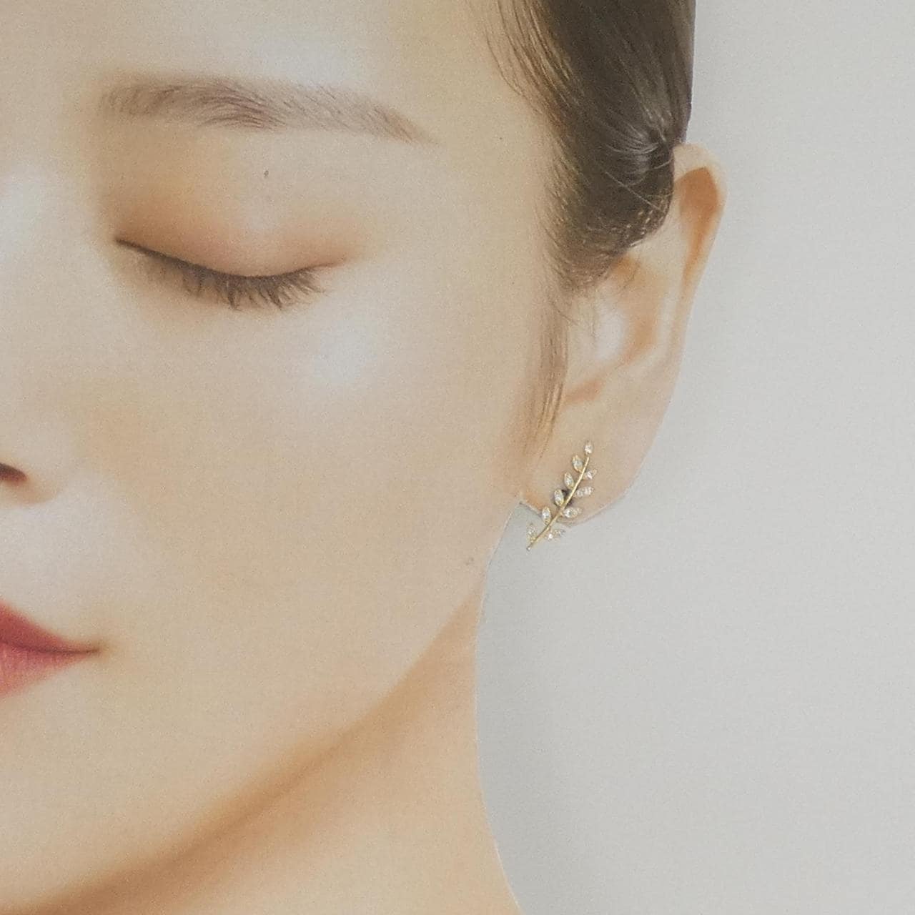 K10YG リーフ キュービック ピアス