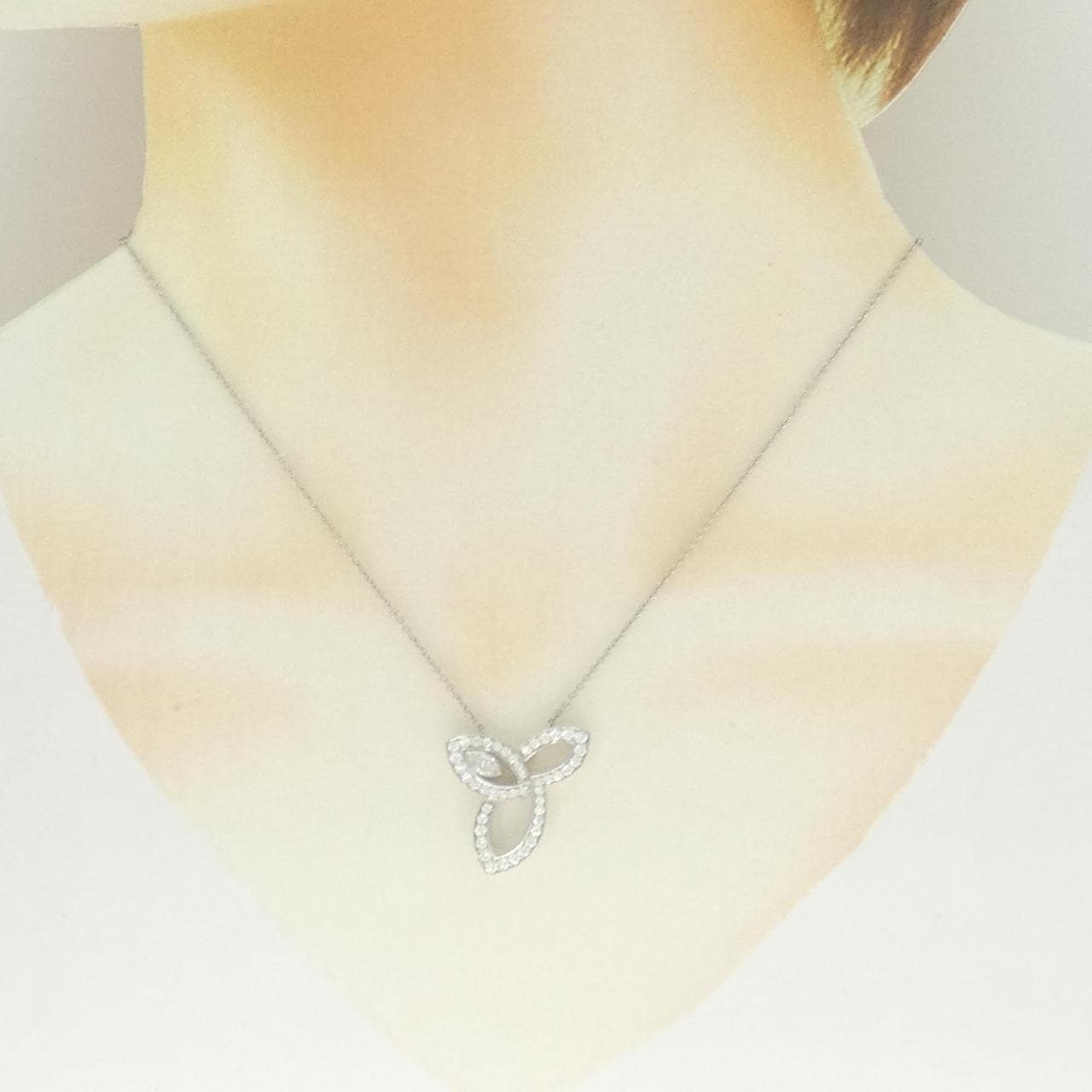 ハリーウィンストン リリークラスター ネックレス 0.15CT