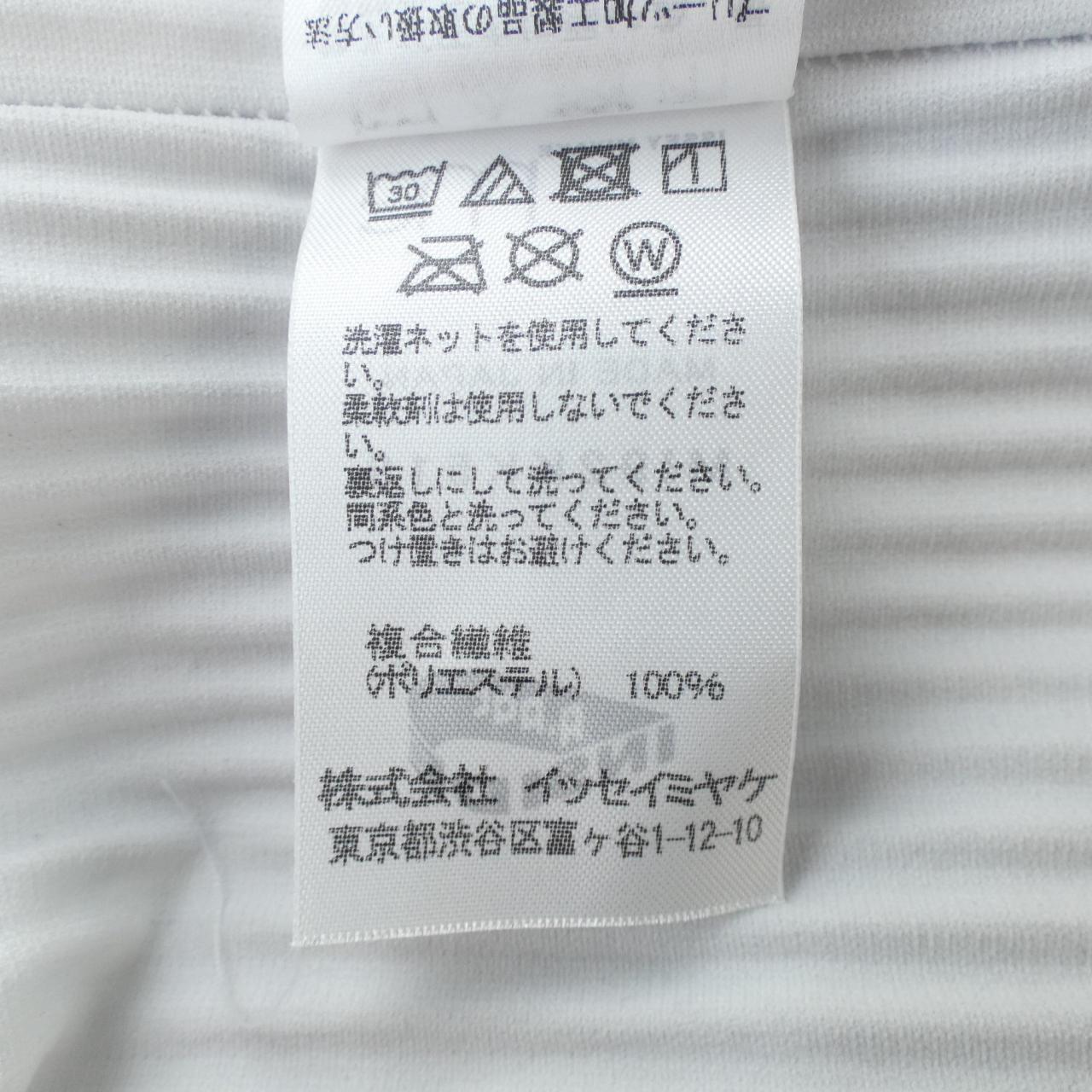 ミーイッセイミヤケ me ISSEY MIYAKE トップス
