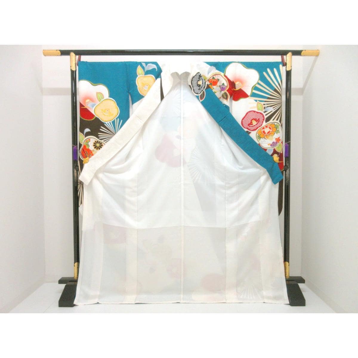 振袖　友禅金彩加工　刺繍入り