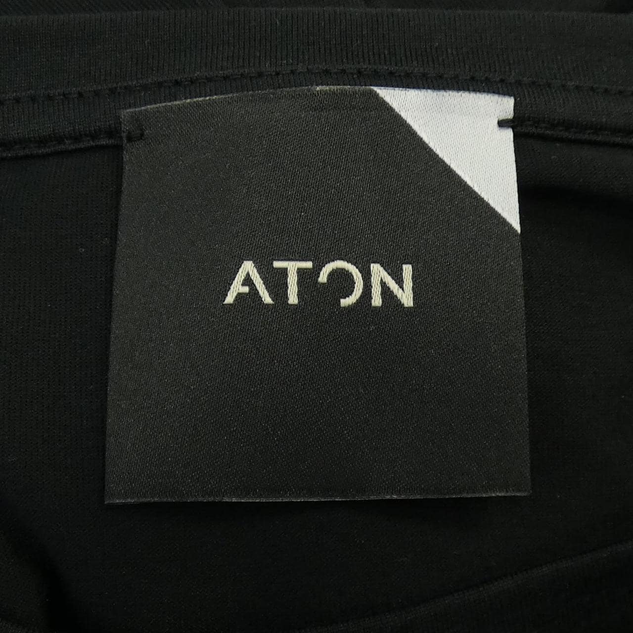 エイトン ATON トップス