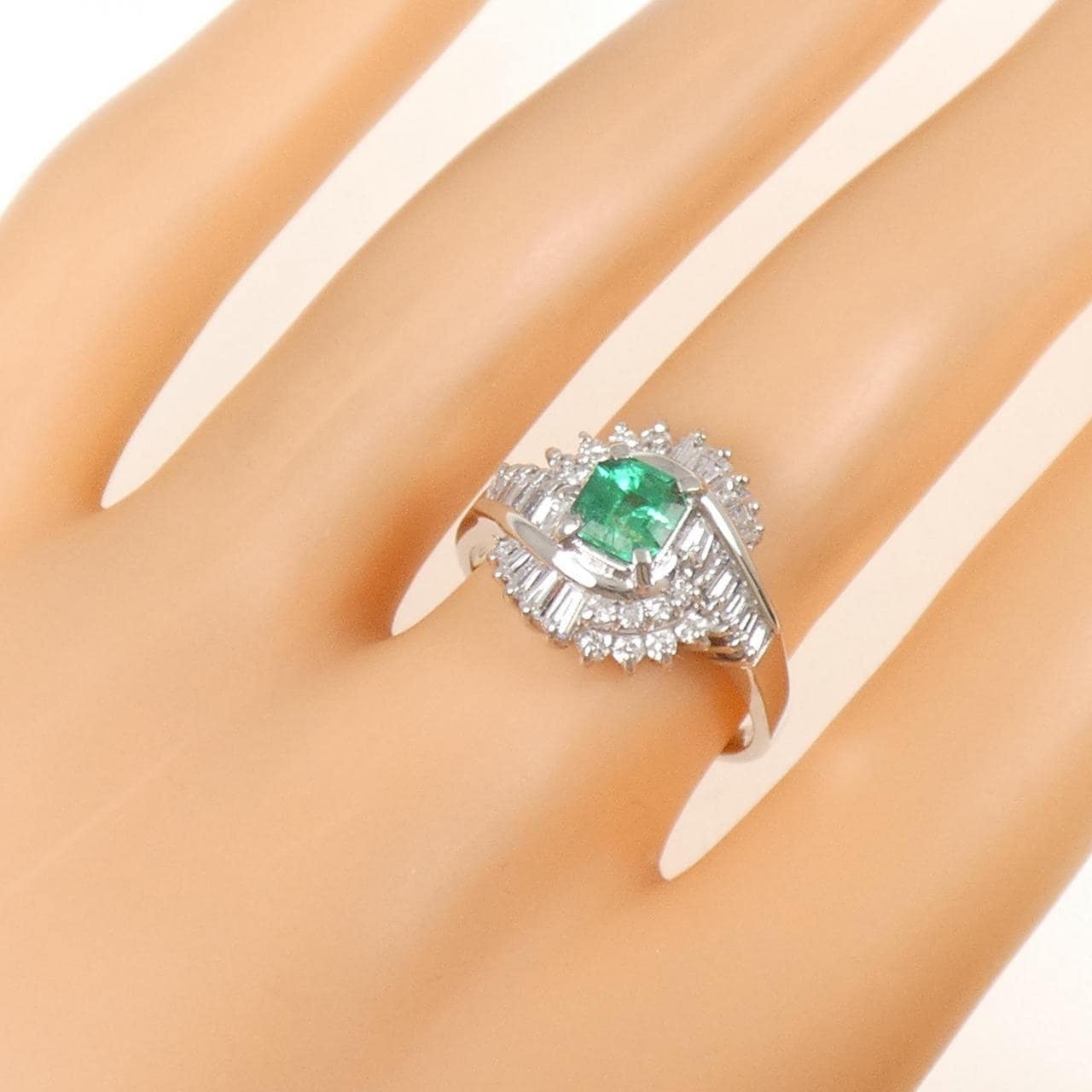 PT900 エメラルド リング 0.64CT