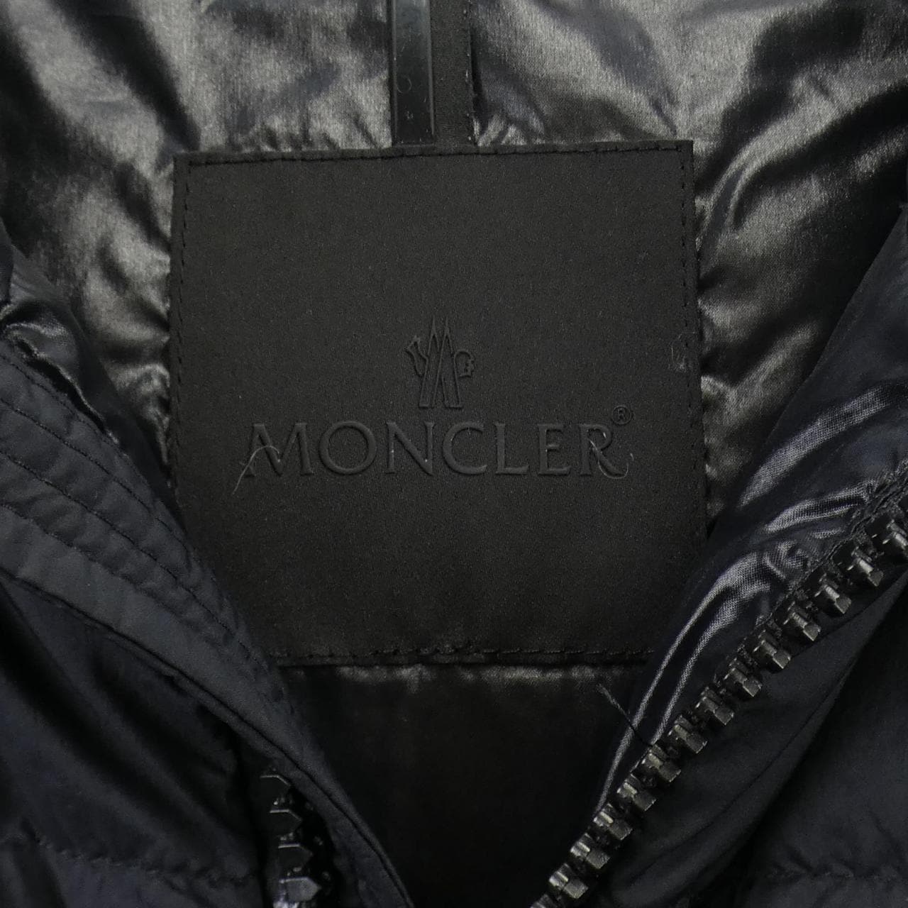 モンクレール MONCLER ダウンジャケット