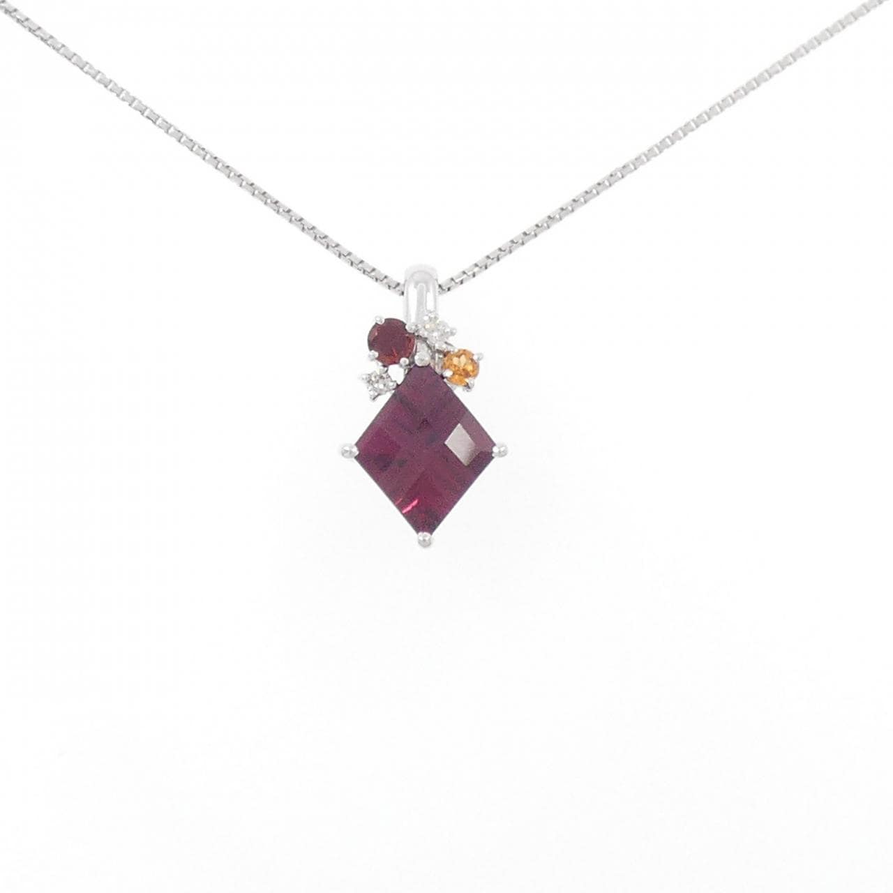 K18WG Garnet Necklace 3.50CT