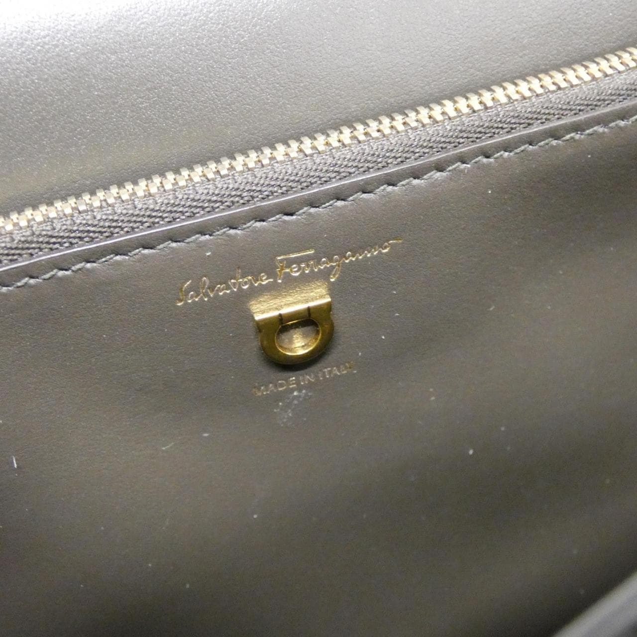 サルヴァトーレフェラガモ 21 H321 ショルダーバッグ