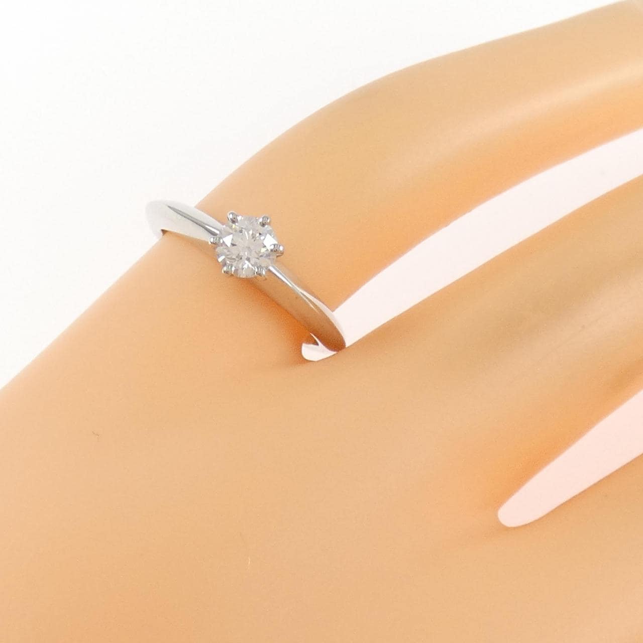 ティファニー クラシックソリティア リング 0.26CT