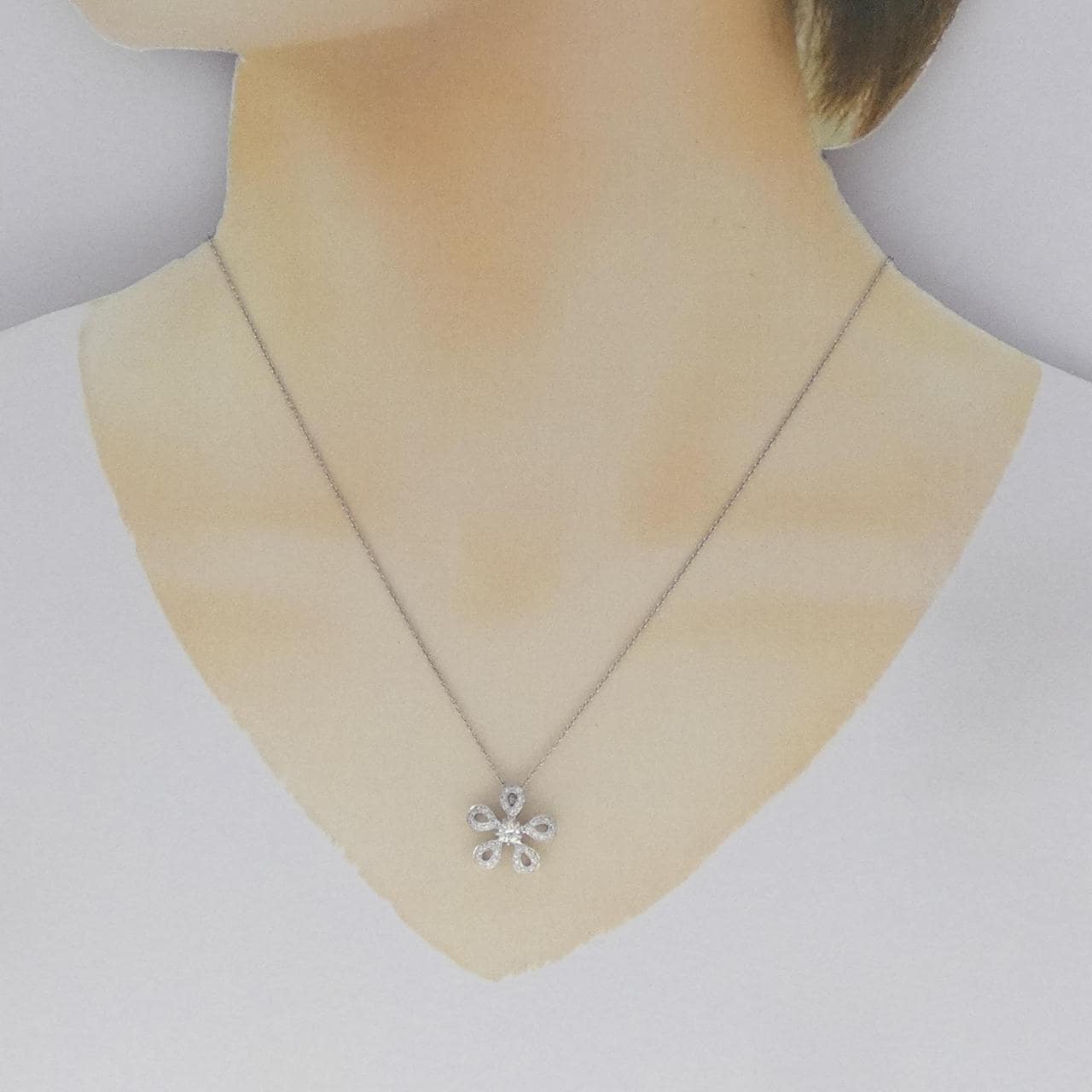 K18WG フラワー ダイヤモンド ネックレス 0.41CT