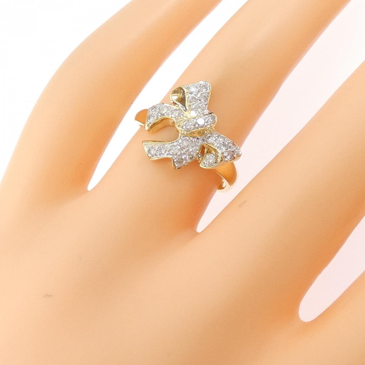 750YG/750WG 緞帶鑽石戒指，0.36克拉