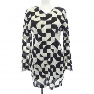 プリーツプリーズ PLEATS PLEASE 2016 幾何学 PP63-JT765 7571095 チュニック