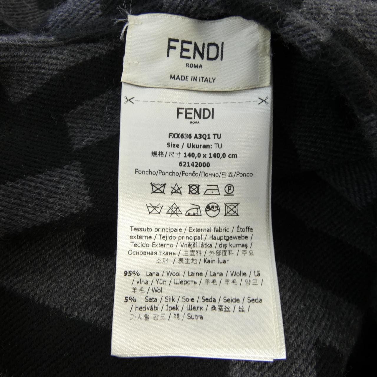 フェンディ FENDI ポンチョ