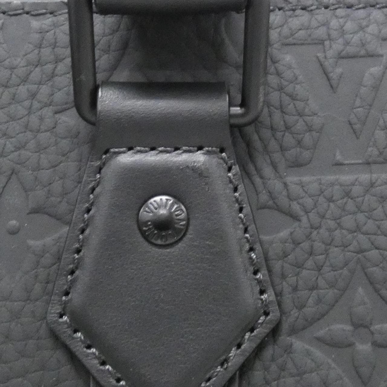 LOUIS VUITTON Taurillon Monogram Sac Plat Cross M21884 Bag