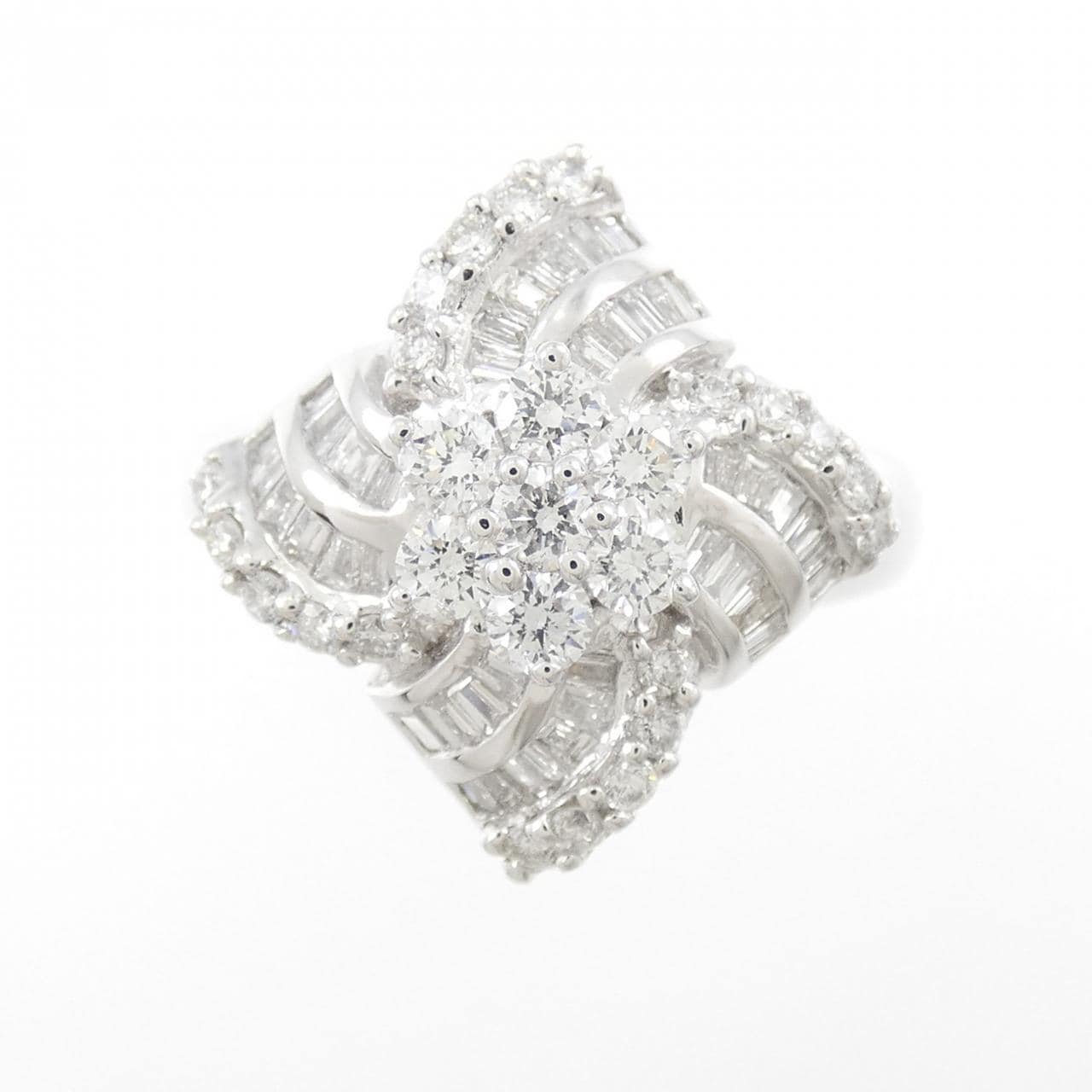 18KWG Diamond ring