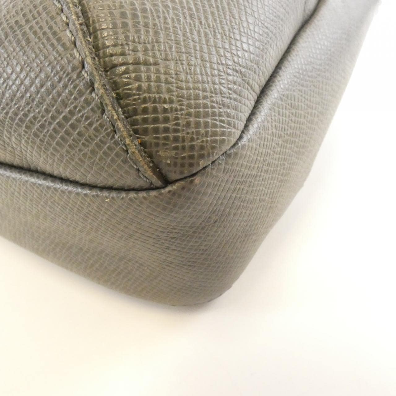 ルイヴィトン タイガ アヴェニュー スリングバッグ M30801 バッグ