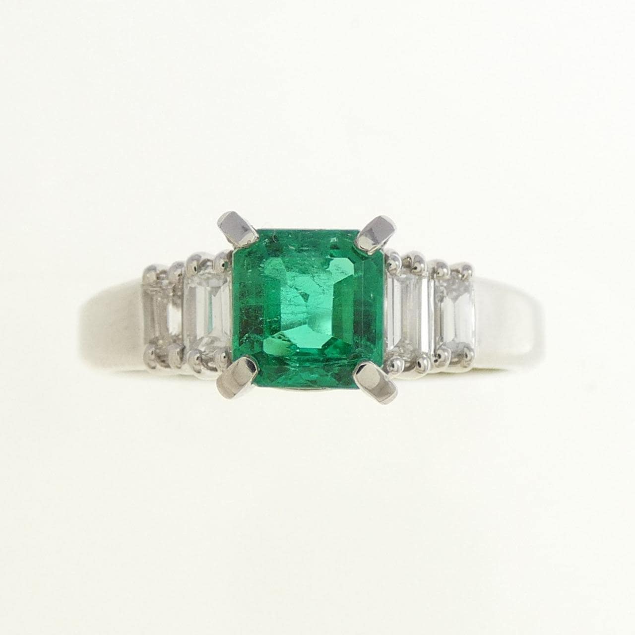 PT900 エメラルド リング 0.67CT