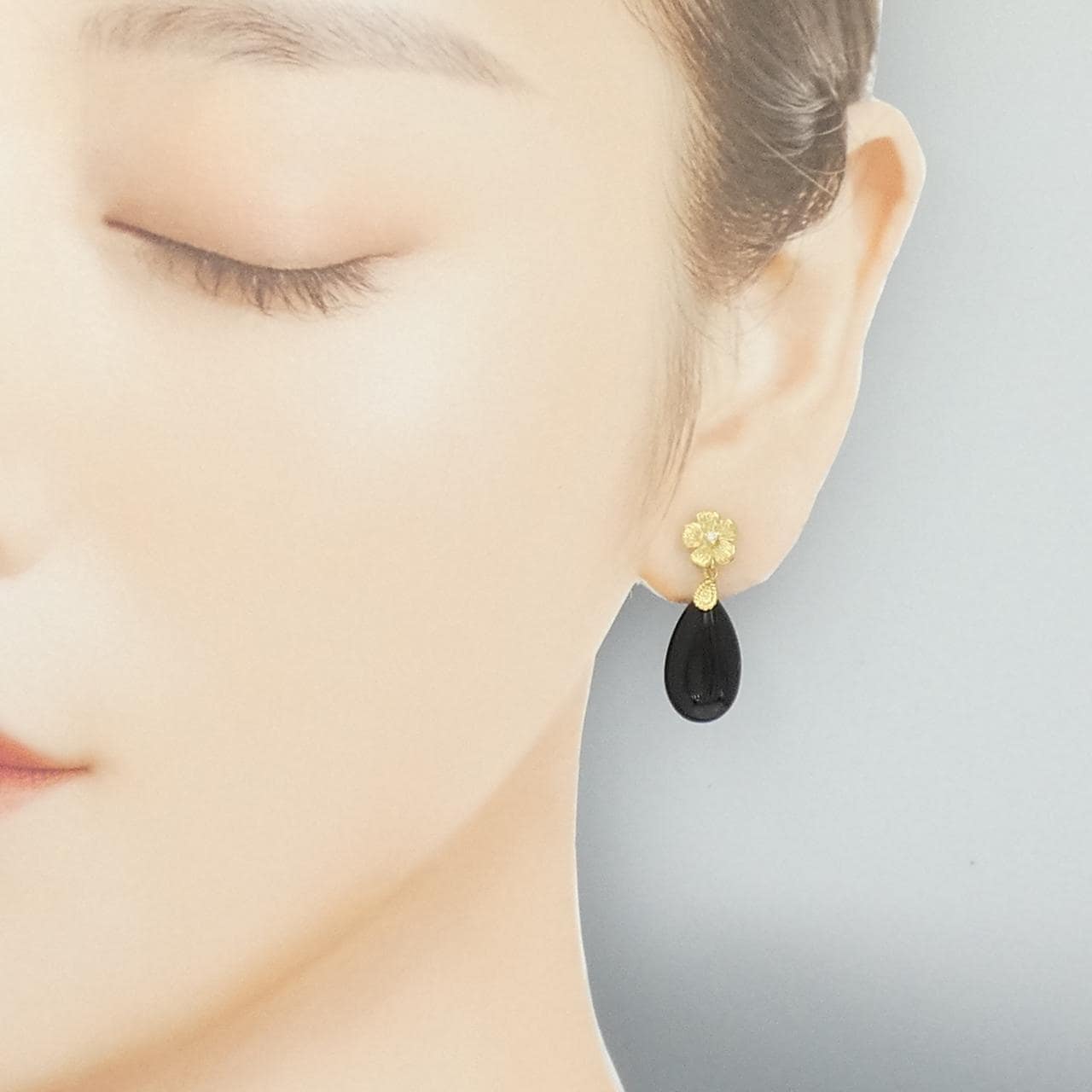 K18YG Flower Onyx Earrings