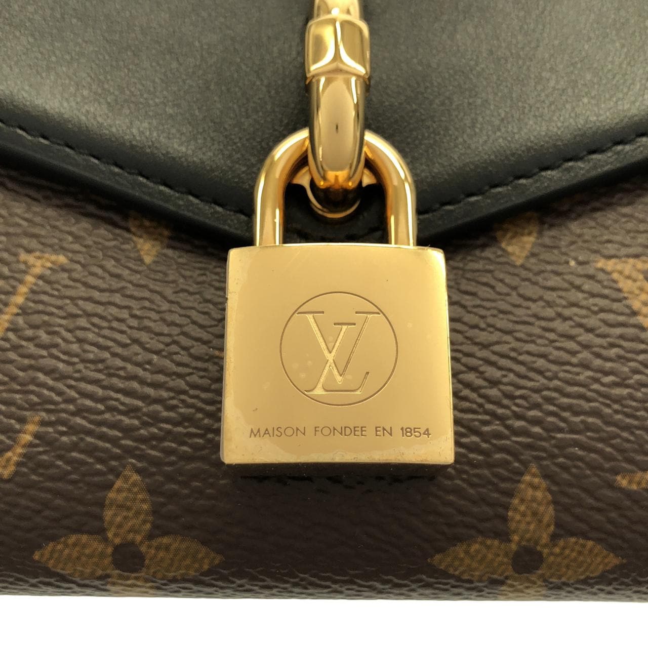 ルイヴィトン モノグラム パドロック オンストラップ M80559 ショルダーバッグ