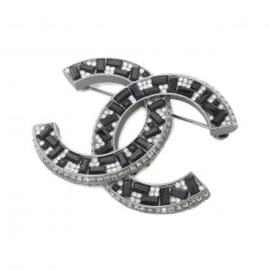 CHANEL brooch