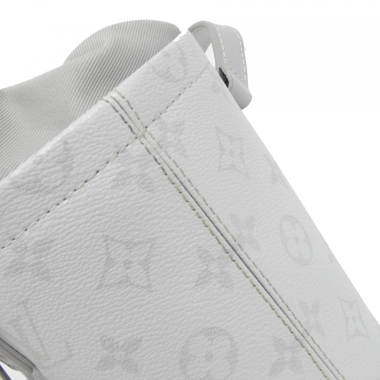 LOUIS VUITTON白色Monogram Logo 粉筆奈米包 M44631 單肩包