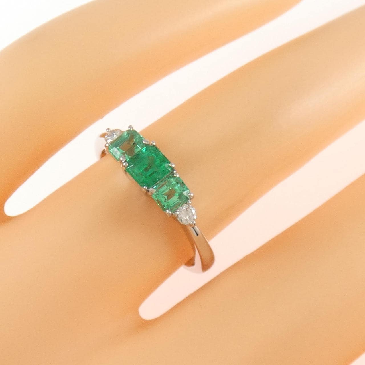 PT900 Emerald Ring 0.69CT